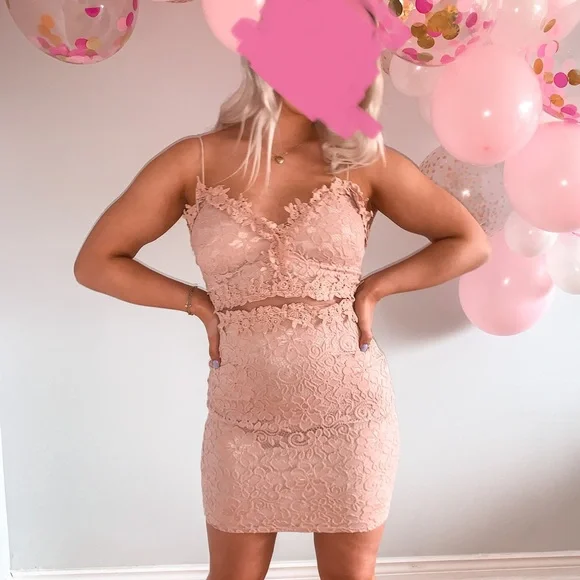 ENVY fitted nude/pink lace dress with spaghetti straps, size xs - Picture 2 of 2